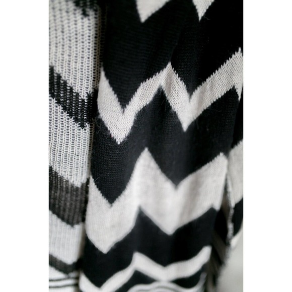 Elan Women's Knit Hooded Chevron Cardigan Sweater in Black + Beige w/ Pin SZ S - Picture 7 of 9